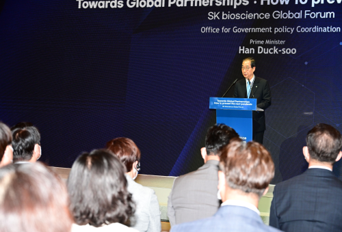 PM attends global forum