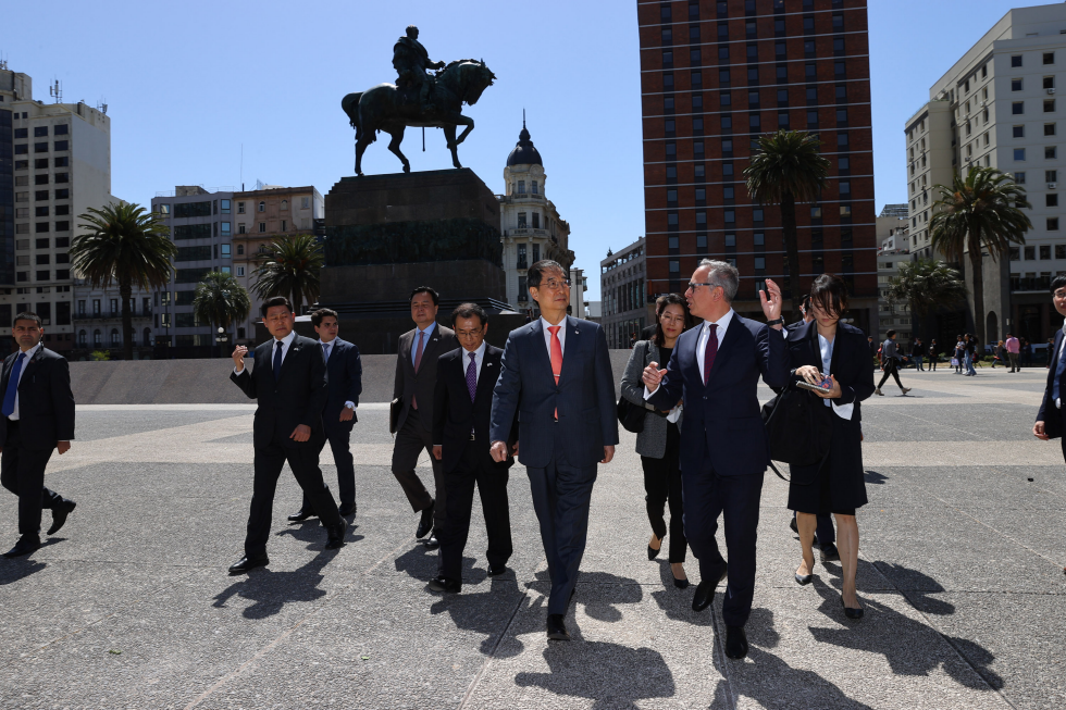 PM pays tribute flowers statue of Uruguayan national hero Jose Gervasio Artigas