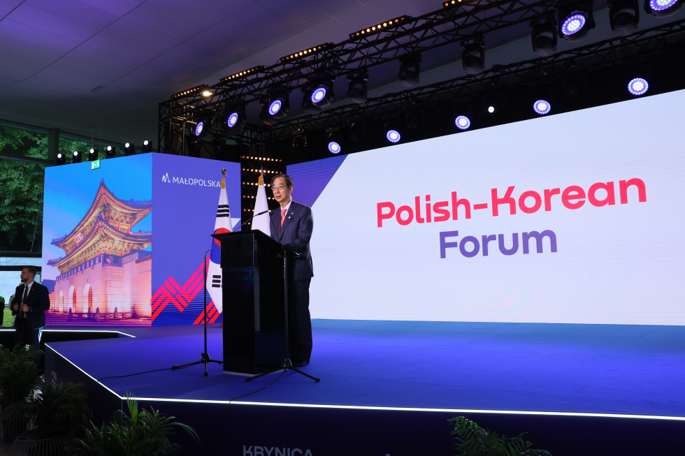 PM attends S. Korea-Poland forum