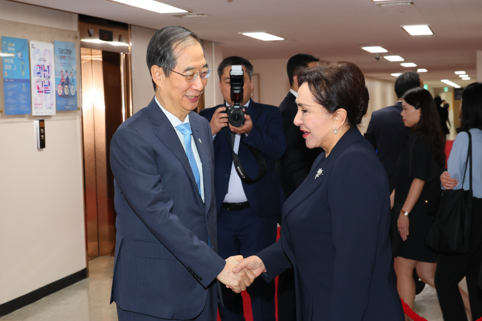 PM meets Uzbek President of the Senate