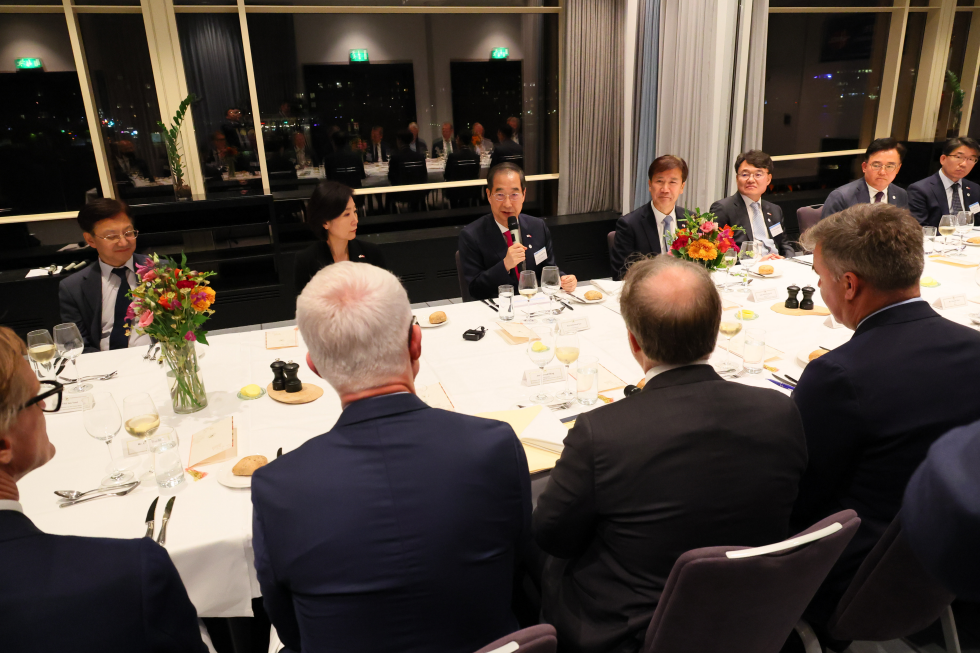 PM meets Danish business leaders