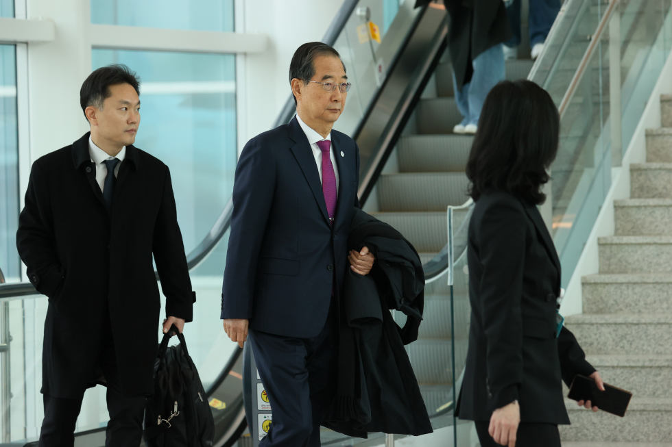 PM departs S. Korea for Expo bid