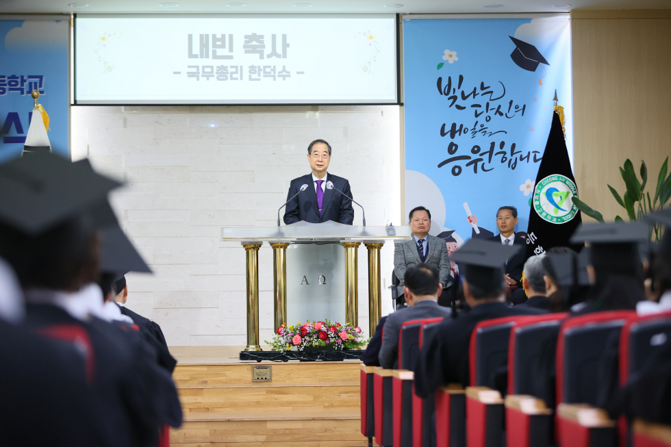 Commencement ceremony at lifelong education school