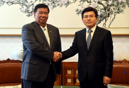 Hwang meets Philippine parliamentary leader