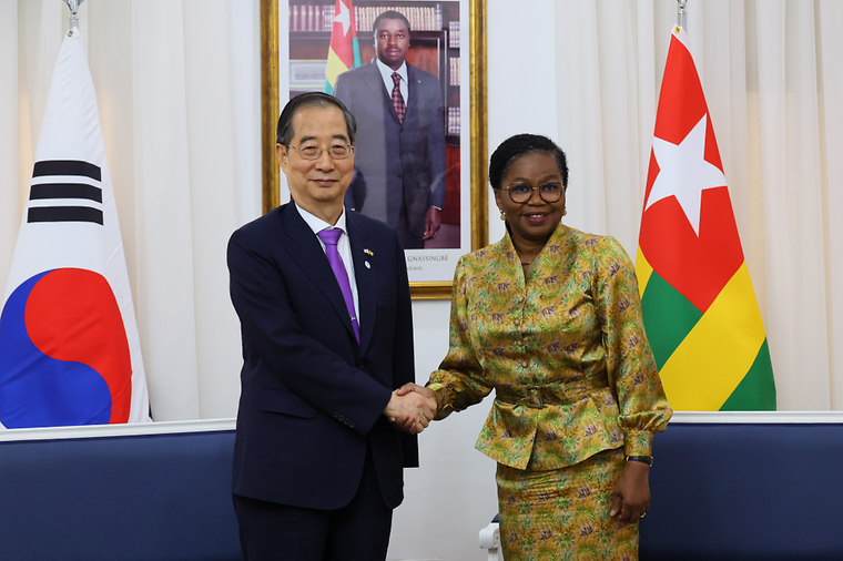 PM meets Togo's PM