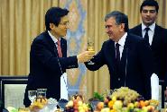 미르지요예프 우즈베키스탄 총리 주최 만찬 참석
