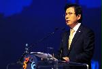 PM Hwang attends global humanitarian summit