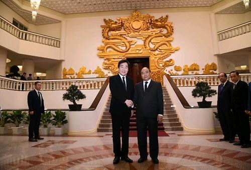 응우옌 쑤언 푹 베트남 총리와 회담