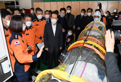 PM inspects medical training scene