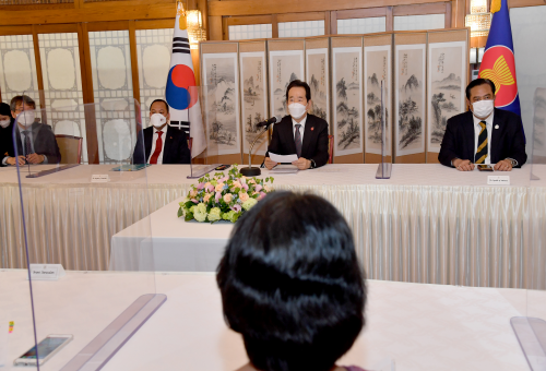 PM meets Southeast Asian envoys 
