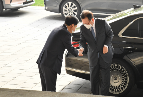 New PM Kim Boo-kyum's first day