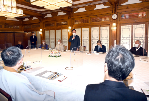 PM meets religious leaders