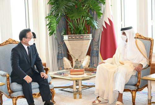 PM meets Emir of Qatar  