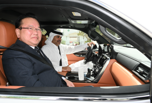 PM  rides in a car driven by Qatari PM