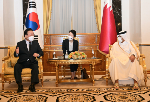 PM meets Qatar Prime Minister