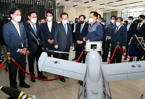 PM visits aircraft manufacturer