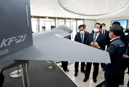 PM visits aircraft manufacturer