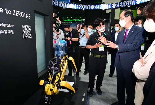 PM visits the NextRise 2022