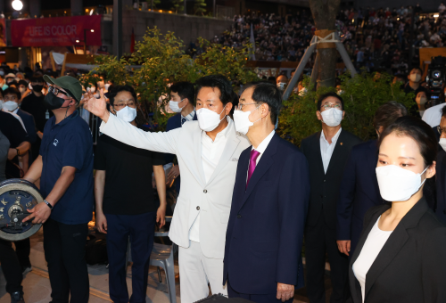 PM celebrates opening of Gwanghwamun Square