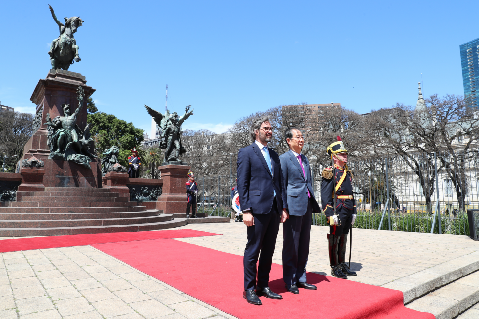 PM pays tribute flowers statue of South American independence hero Jose San Martin