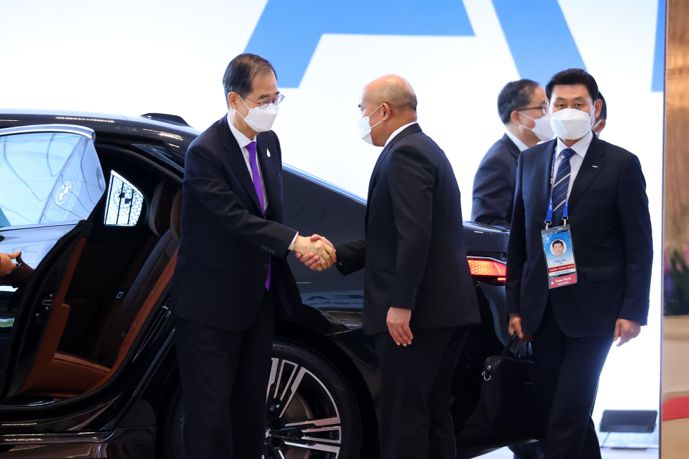 PM attends the 29th APEC Economic Leaders' Meetiong - Retreat Session 1