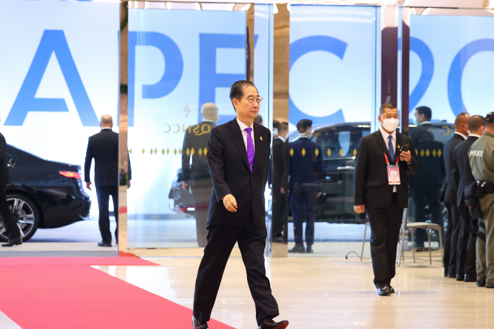 PM attends the 29th APEC Economic Leaders' Meetiong - Retreat Session 1