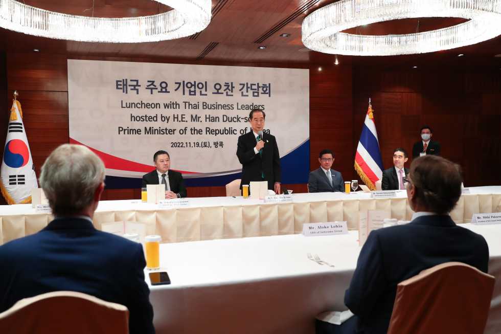 PM meets Thai Business Leaders