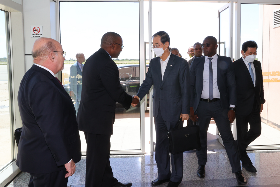 PM visits Maputo, Mozambique