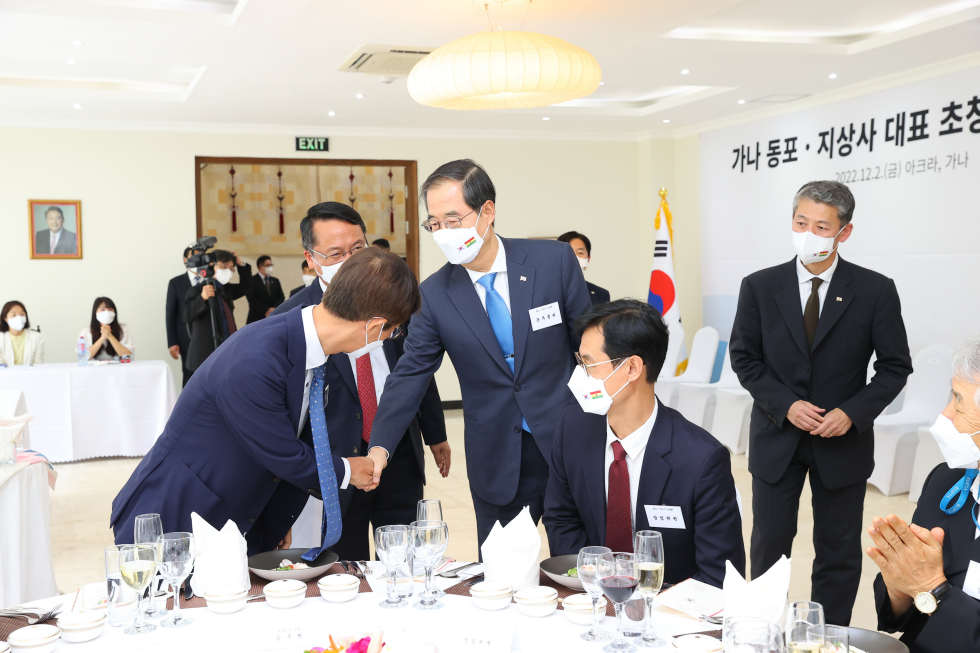 PM meets Korean residents in Ghana