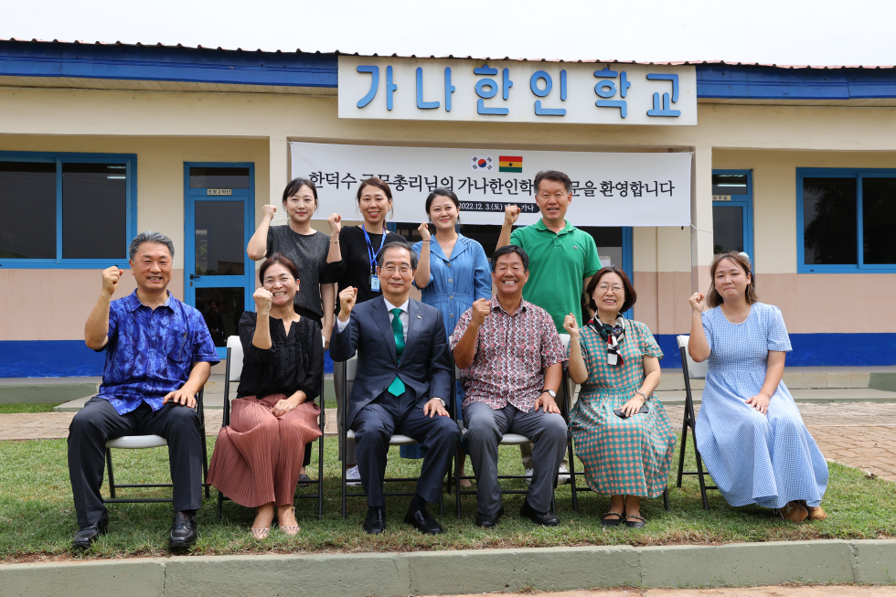 PM visits Korean language school, Ghana