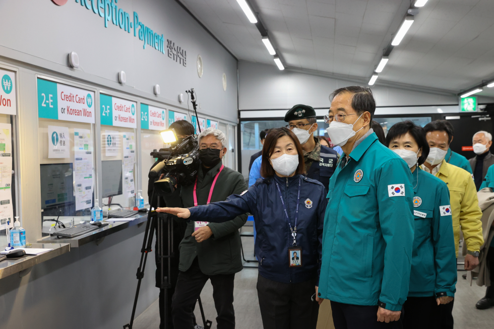 PM inspects quarantine at Incheon Airport