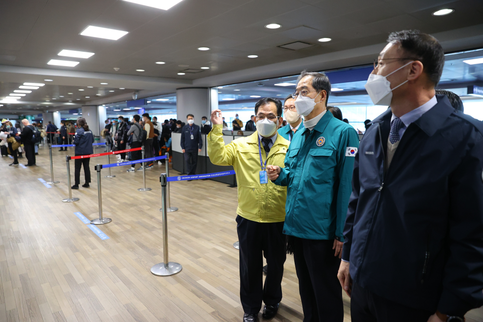 PM inspects anti-epidemic measures at Incheon airport
