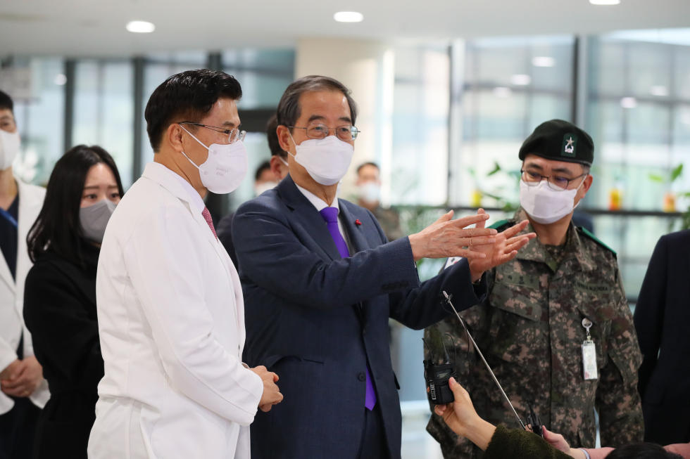 PM meets patients at military hospital