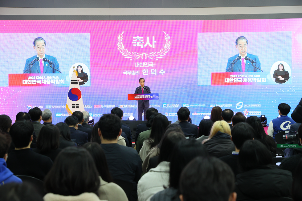 PM attends Korea job fair