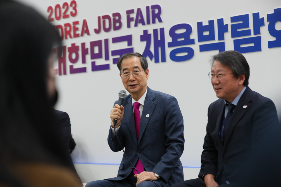 PM attends Korea job fair