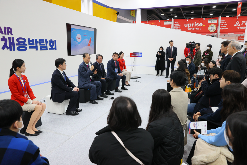 PM attends Korea job fair