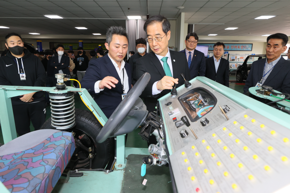 PM visits vocational training school