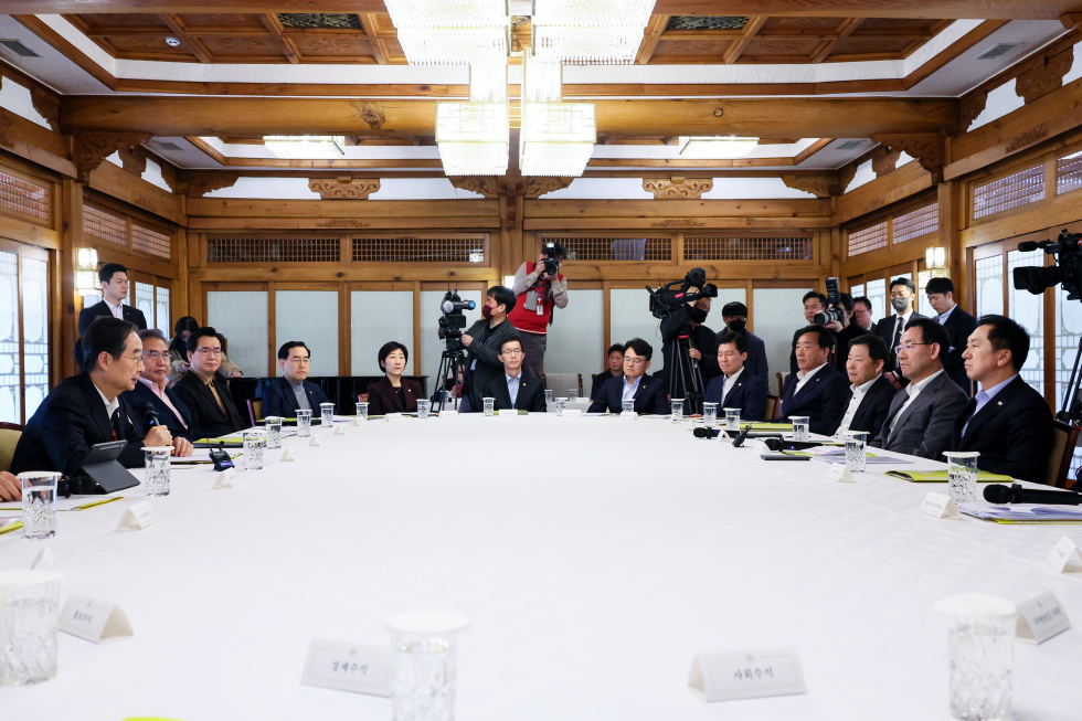 Ruling party-gov't meeting