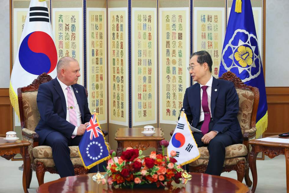 PM meets Korea, Cook Islands PM Mark Brown