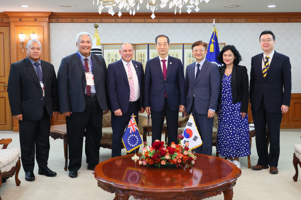 PM meets Korea, Cook Islands PM Mark Brown
