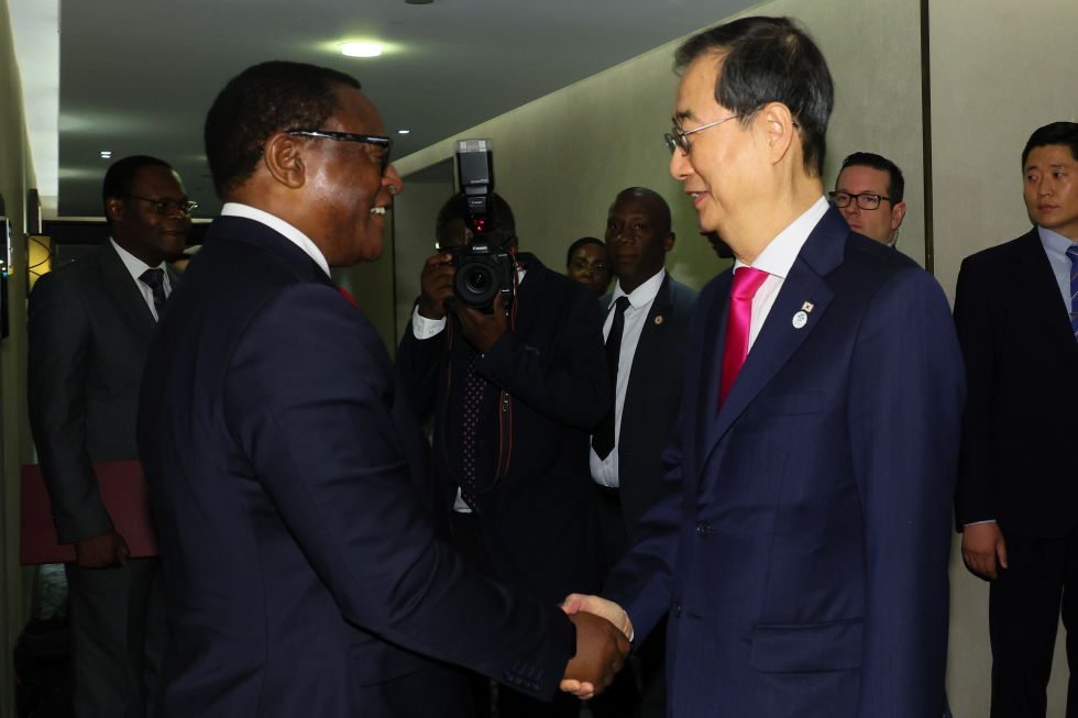 PM meets Malawian President in London