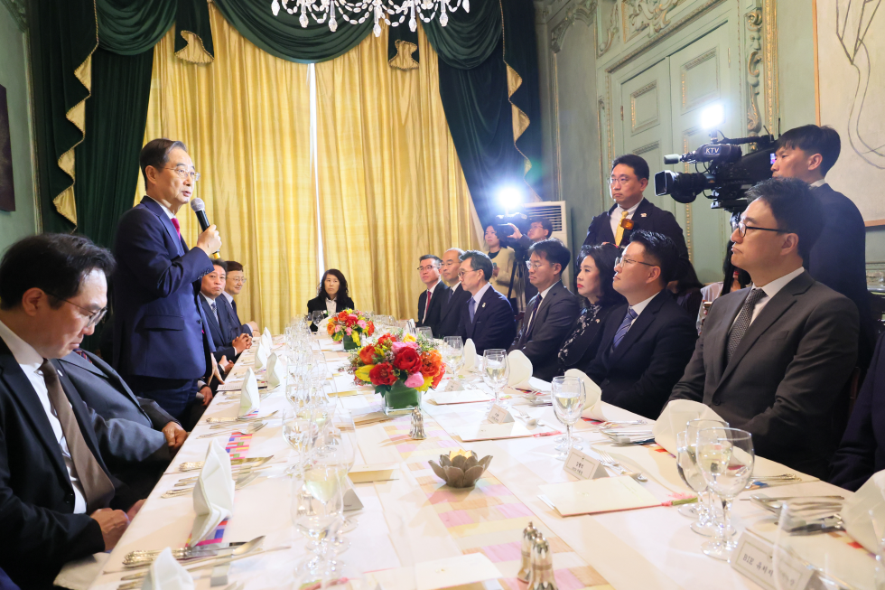 PM meets Korean residents in London