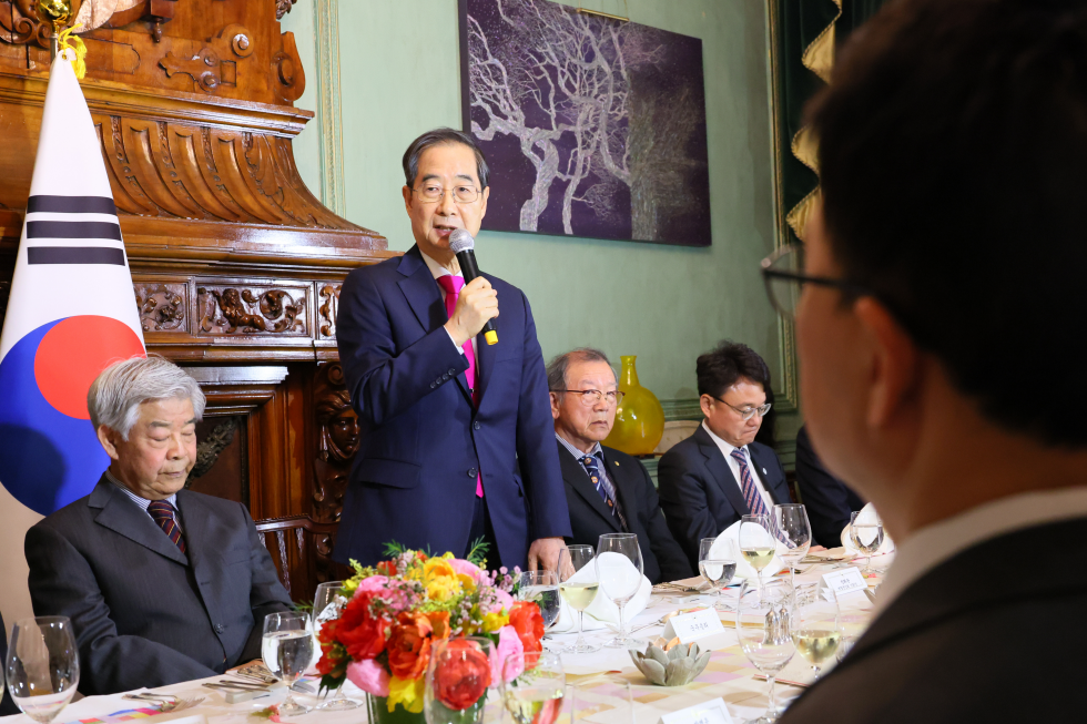 PM meets Korean residents in London