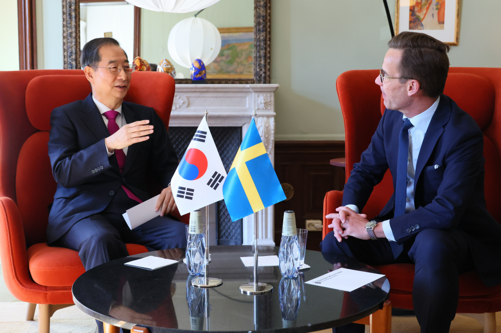 PM meets Swedish PM in Stockholm