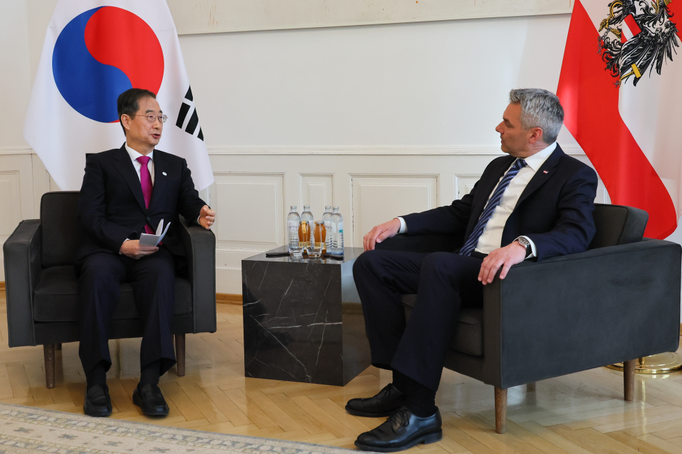 PM meets Austrian PM in Vienna 