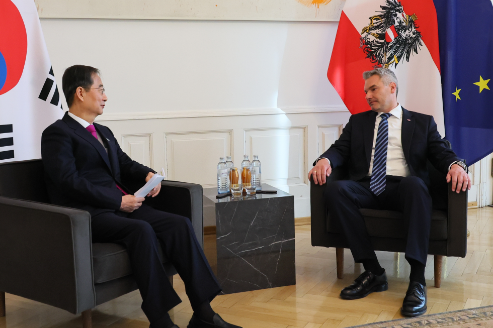 PM meets Austrian PM in Vienna 