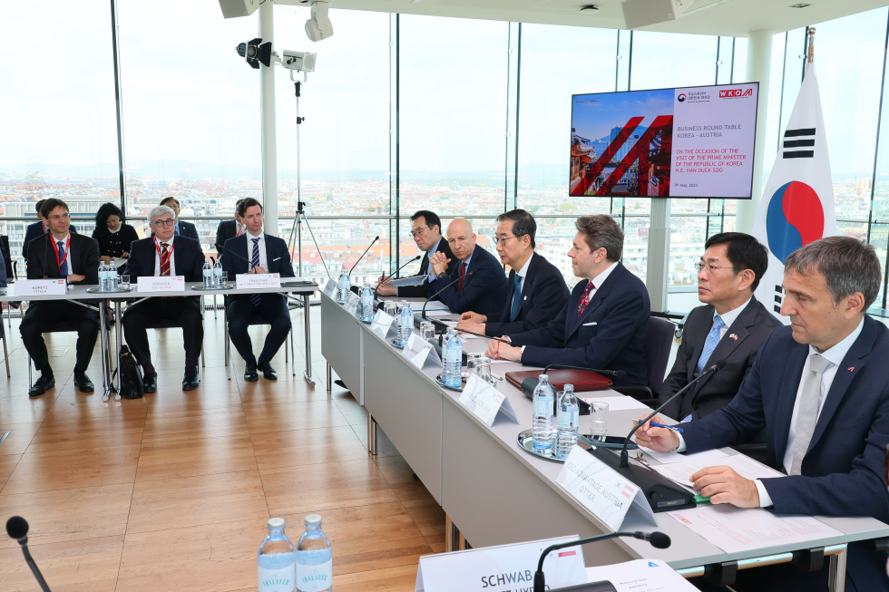 PM meets Austrian business leaders