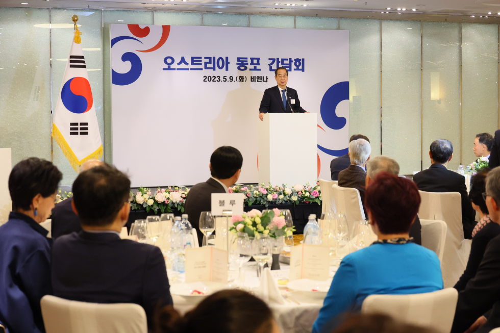 PM meets Korean residents in Austria