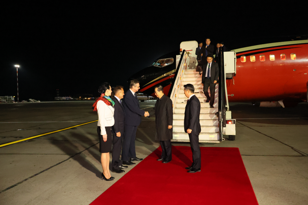 PM visits Bucharest, Romania