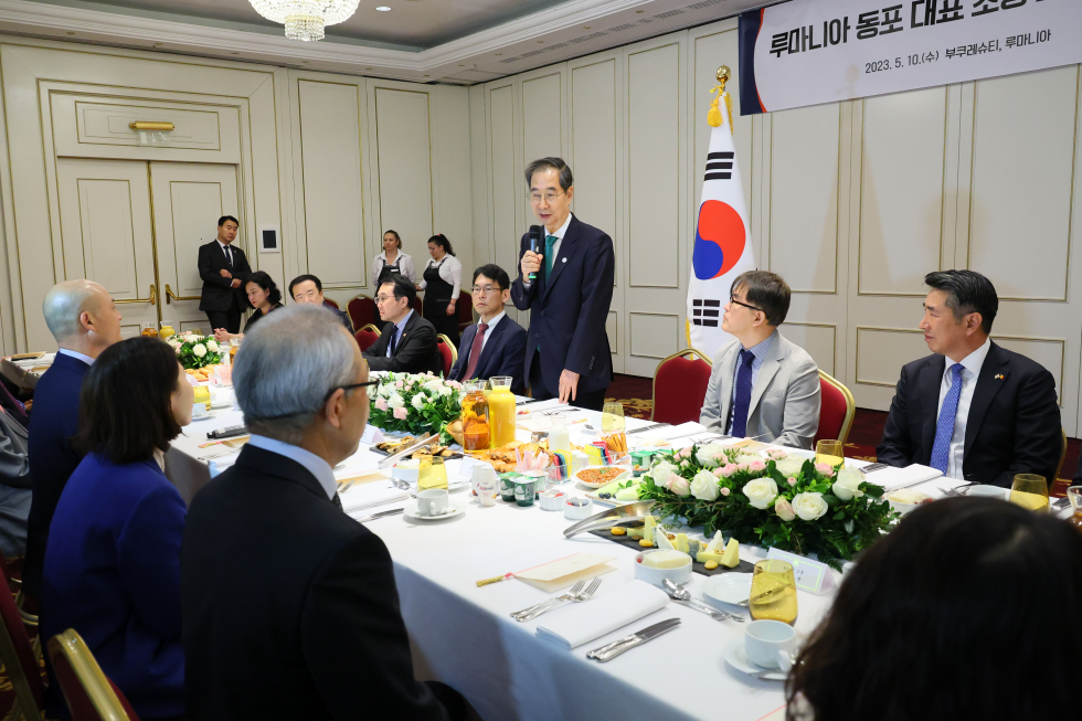 PM meets Korean residents in Romania